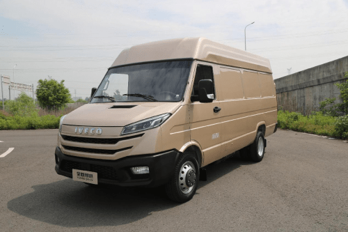 蓝牌轻客引领者 外观内饰焕然一新 看依维柯全新得意v40_搜狐汽车