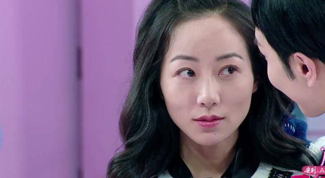 原创
            韩雪素颜上节目，还和秦奋出演偶像剧，听到她的碎碎念秦奋跪了（韩雪 7）