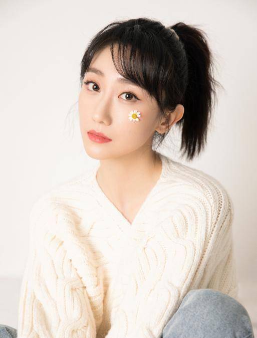 看完《悬崖之上》发现了宝藏演员安冬 娇俏大小姐人设带感_年代_电影