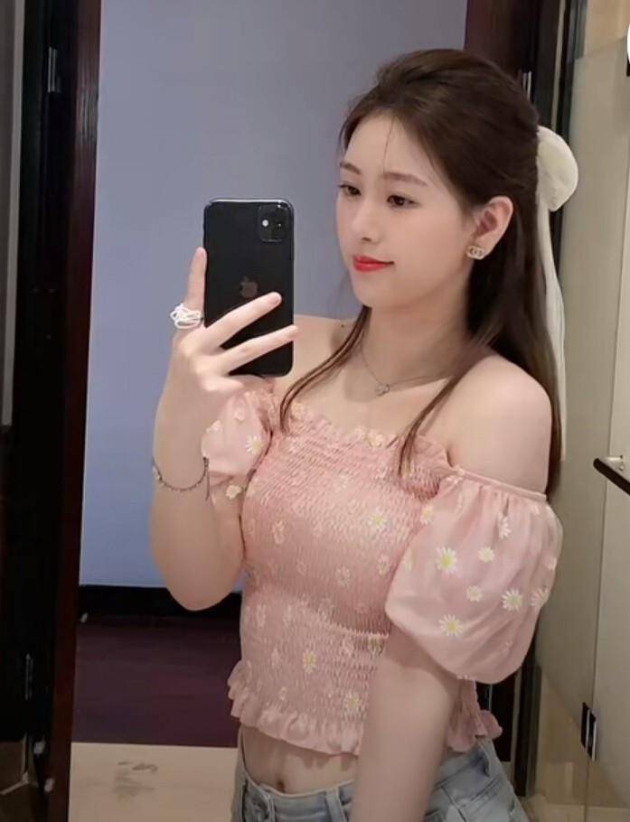 百万女网红与4位男友同住酒店,定好闹钟分别约会_世研_项思醒_视频