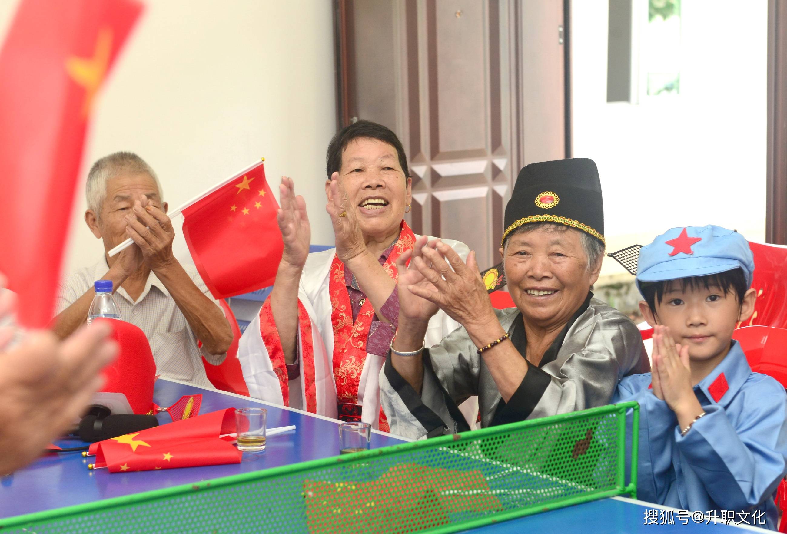 老人互动搞笑拍手游戏(老人互动搞笑拍手游戏视频)