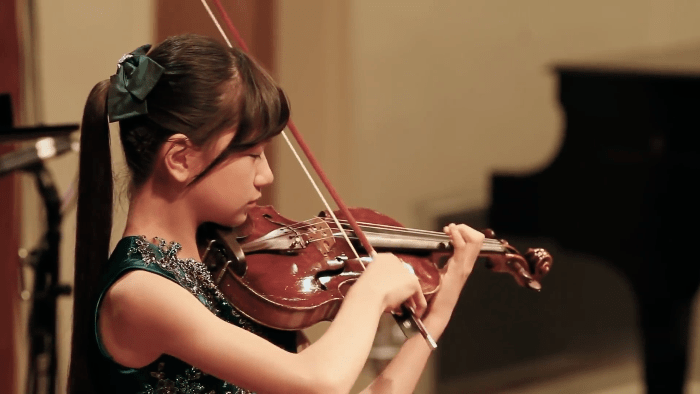 【轻松周末】12岁sohyun ko演奏《流浪者之歌》,前途不可限量_小提琴