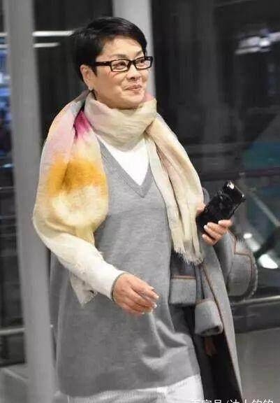 55岁毛阿敏儿女近照曝光!