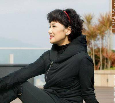 当时杜燕歌写了一首诗送给了韩马利,他说:挂在墙上,她可能没有留意到