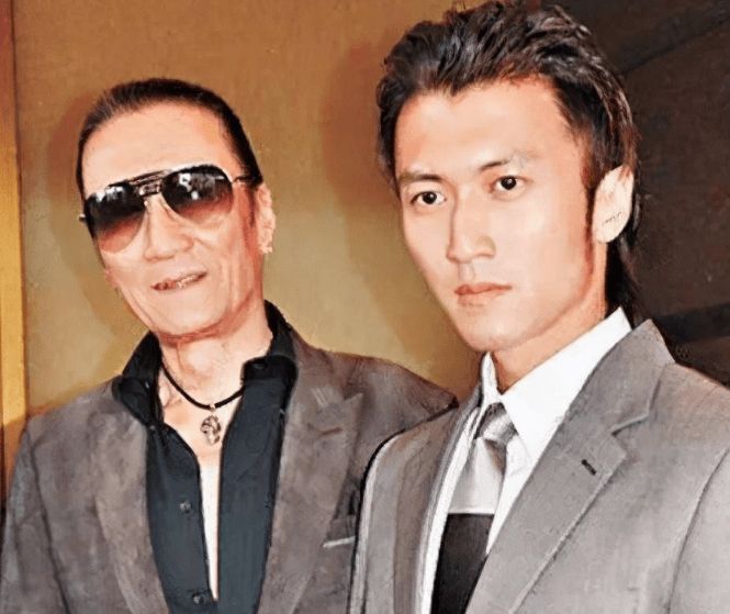 哪怕是一点小病,都十分担心,虽然谢贤曾以谢霆锋的感情问题,两人闹过