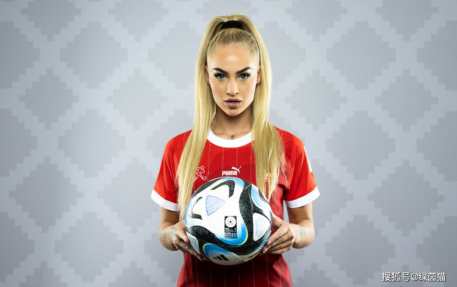 世界杯最美球員！瑞士女將帶妝上場，顏值身材俱佳，感情引熱議