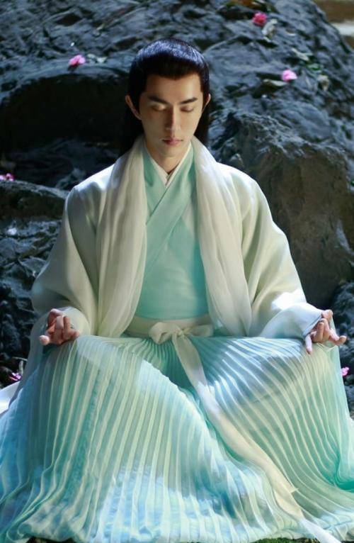 古装剧中的白衣男子,罗云熙,于朦胧,胡一天,哪个令你心动_白真_公子