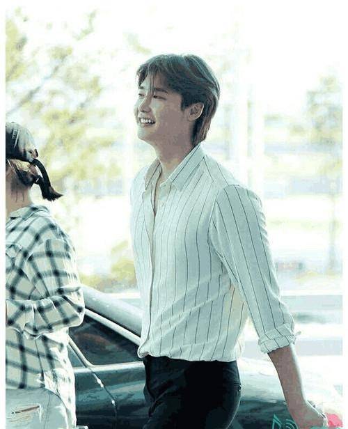 李钟硕现身机场面容发福?别傻了,明星都是胖着玩的_台北_媒体_见面会