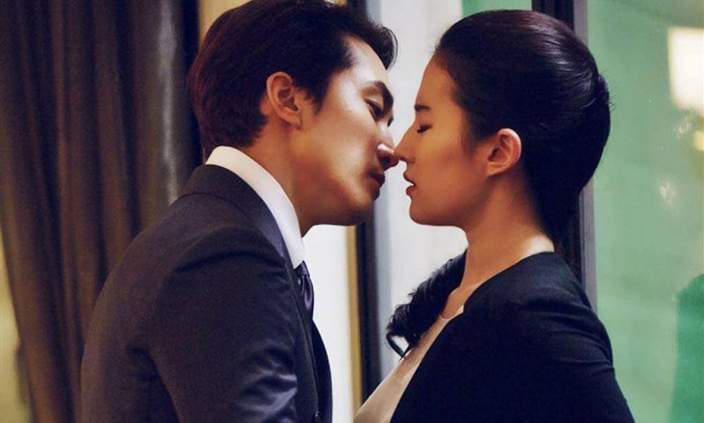 刘亦菲唯一承认的恋情,男友还是外国人,分手两年后再点赞刘亦菲