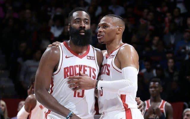 拒绝联手哈登!赛季第一场就暴走,成59年第一人_威少_比赛_篮板