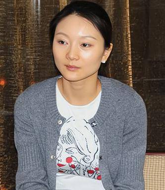 抱着这样的想法,陈婷走进了面试演员的场地.