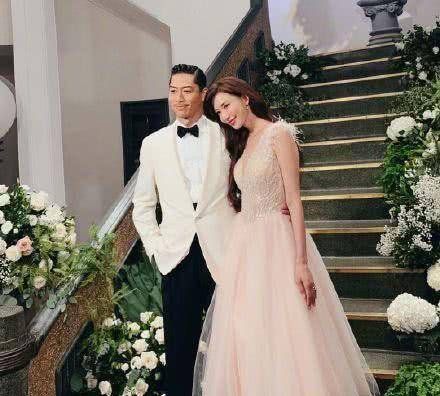 小s当众脱新郎衣服引热议,网友:真低俗_黑泽_女神_老公