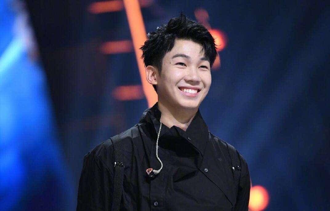 28岁快男白举纲自曝感情状况"非常幸福",透露对象是圈外人_祝福_音乐