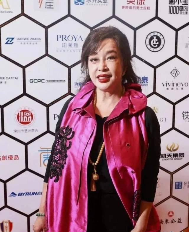 71岁刘晓庆尬演黄花大闺女,网友:那也比梁朝伟体面_少女文化_观众