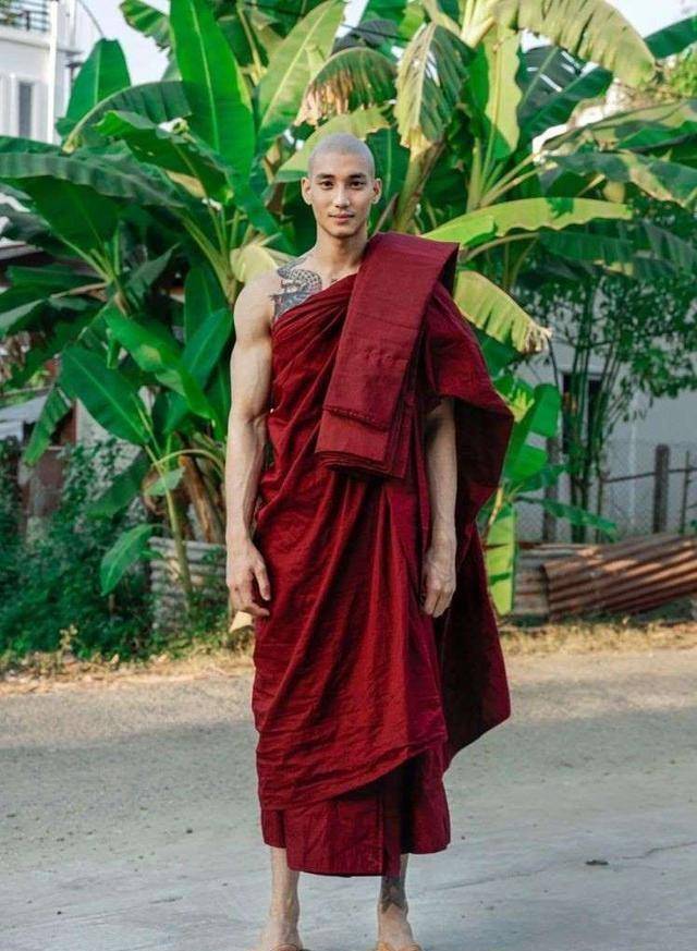 缅甸男模paingtakhon出家被封「世上最帅和尚」_父母_时候_动物
