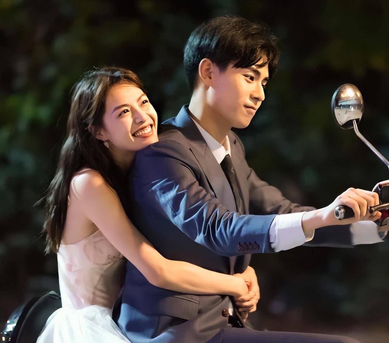 她把当红小生胡一天许凯合作了个遍,龚俊刚凭借《山河令》爆火后,她