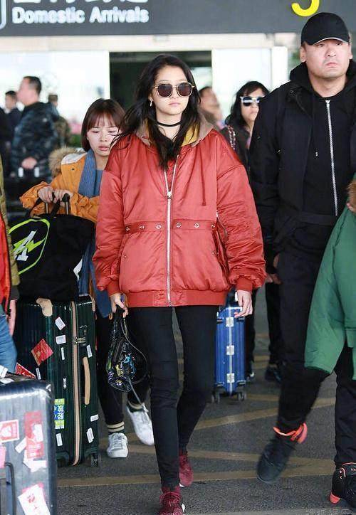 关晓彤和井柏然同框,鹿晗这秘密终于被捅破,格格脚上的鞋亮了!