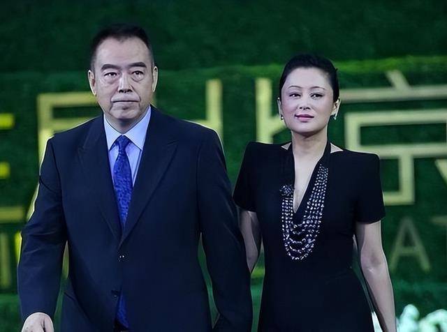 "知三当三"陈红:被潜6年,挺孕肚逼退倪萍,晚年被儿子拖下水_陈凯歌