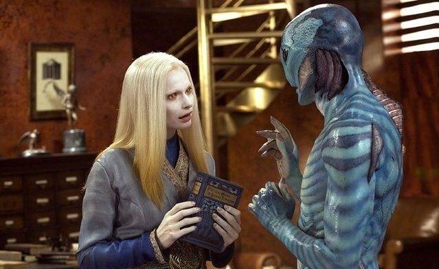 你的感觉没有错,《地狱男爵》里的人鱼也是他经过特效化妆后的真人