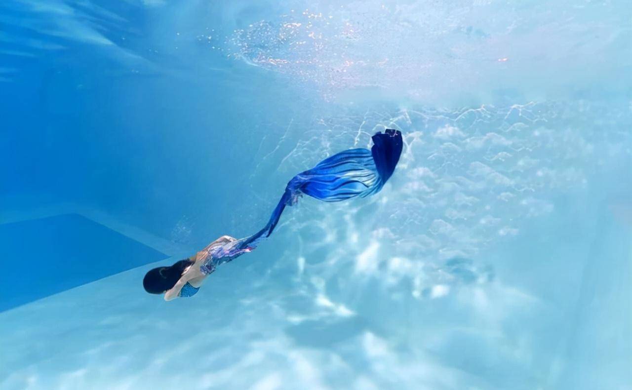 热巴,赵丽颖化身美人鱼,凭鱼尾裙的造型就已撩倒一大批人