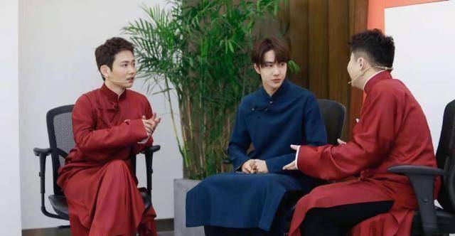 女星先晒和王一博合影,随后王一博发微博秒删,幸福冲昏了头!