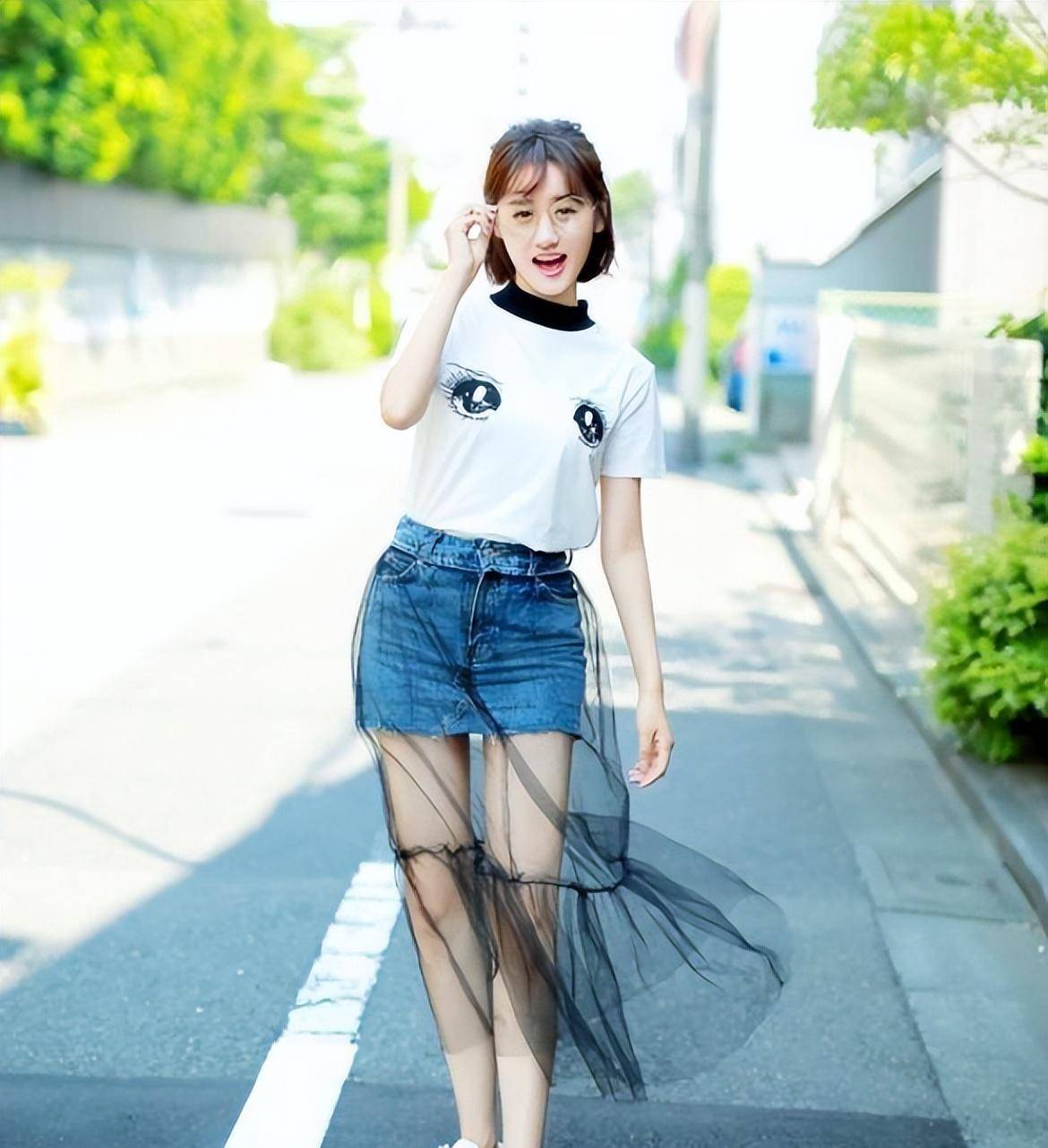 "小胡子"牛仔短裤半短袖,袁冰妍迷人大眼又来了!_时尚_魅力_衣服