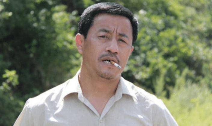 王小宝:和原配分手后,再婚娶小19岁的妻子,成人生赢家_表舅_二人转_陈