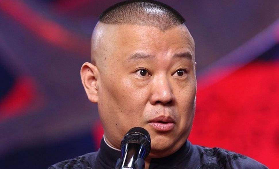 调侃女主持人,开张国荣玩笑,郭德纲是行为习惯还是欺人太甚?