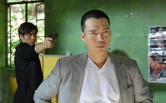 走红了之后,谢天华貌似也飘了……凭借《学警狙击》,谢天华一跃成为