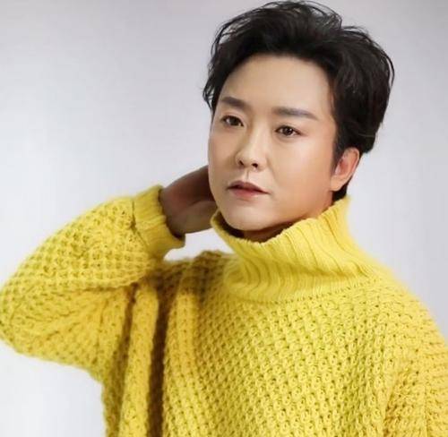 41岁李玉刚发福,路人差点认不出,未来他还能继续反串女装吗?