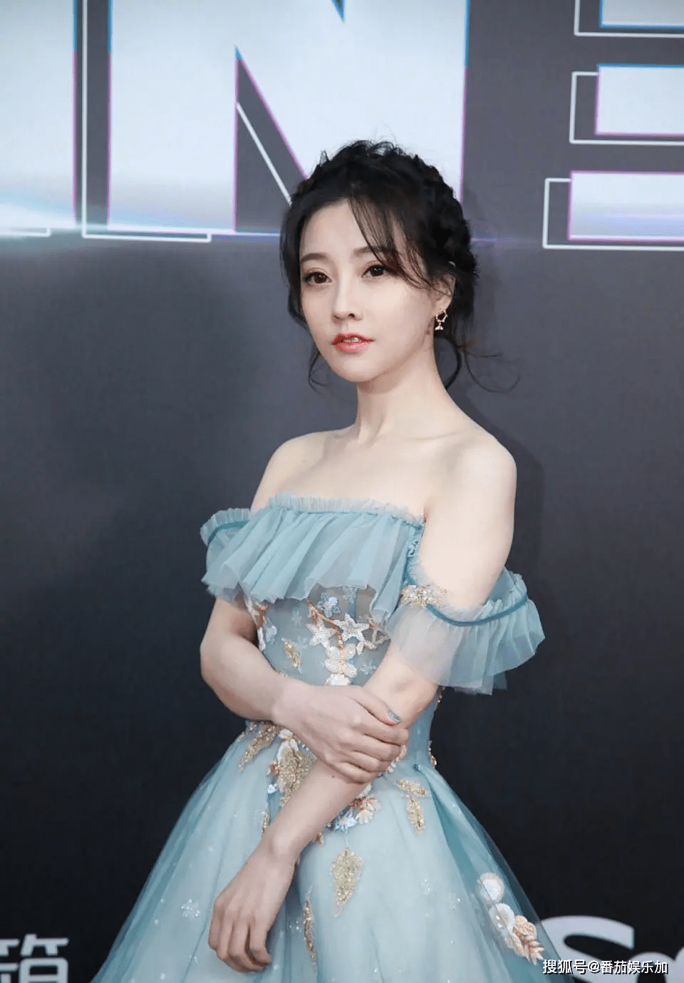 30岁冯提莫患甲状腺癌晚期,父母至今不知想要轻生,劝大家要小心_音乐