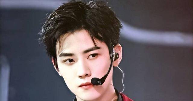 引发阵阵猜测,这边瓜还没吃完,那边rise的成员任豪就被曝光有段长达4