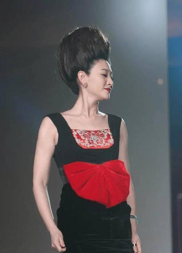 我喜欢开玩笑,也受得了笑话,只要你别说我的发型像簸箕.