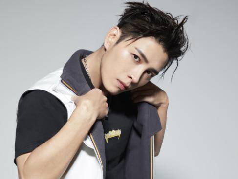 起拍戏就可以跟男朋友在一起了,可是也不可能每部戏导演都会宠吴谨言