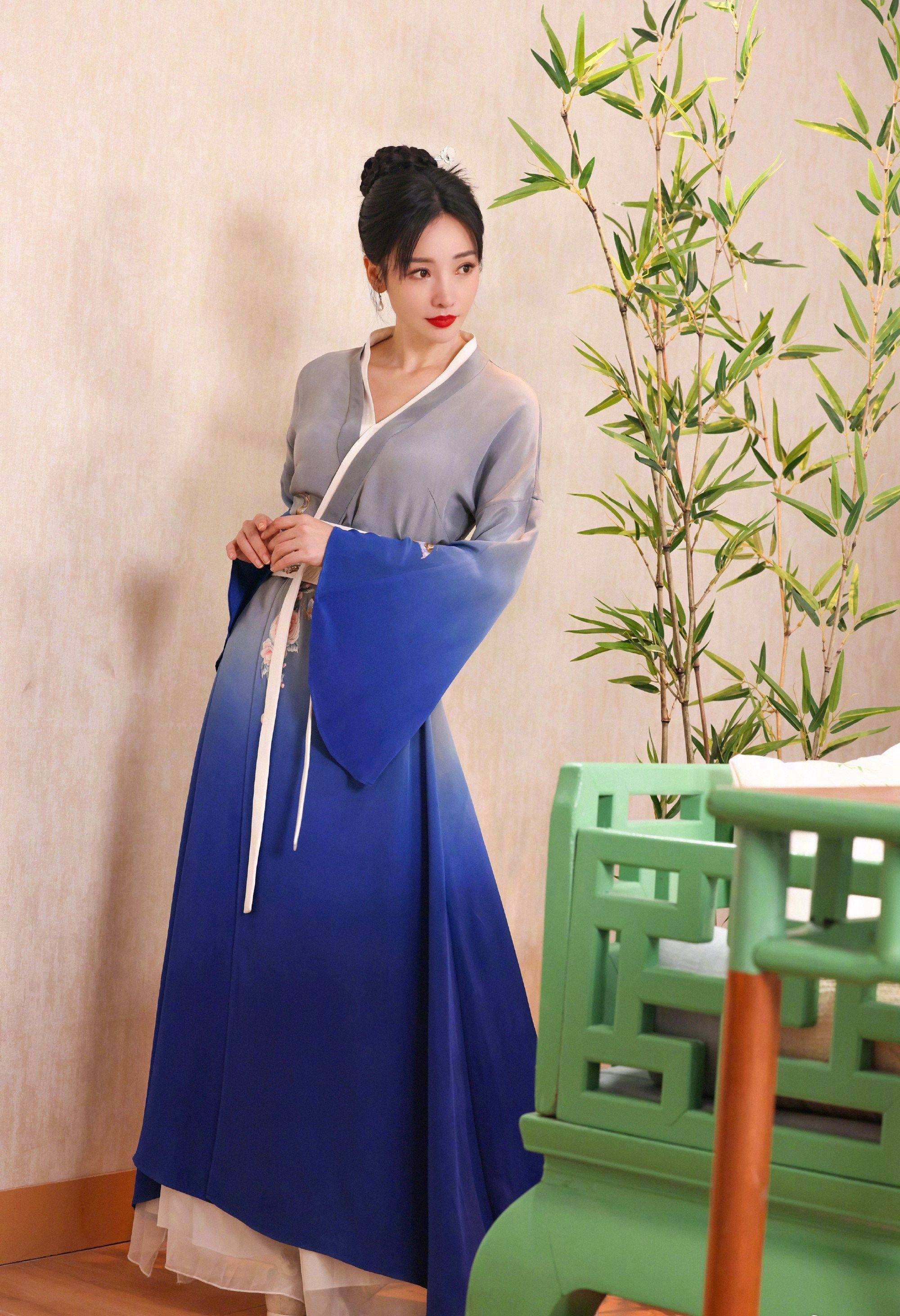 柳岩灰蓝汉服优雅时尚写真_美得_大片_长裙