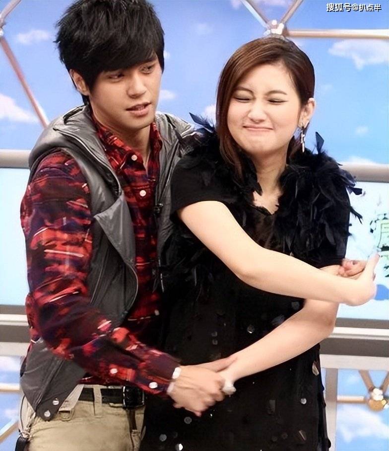 selina将成幸福妈妈:小公主经历一圈磨难,终回到原本的童话生活