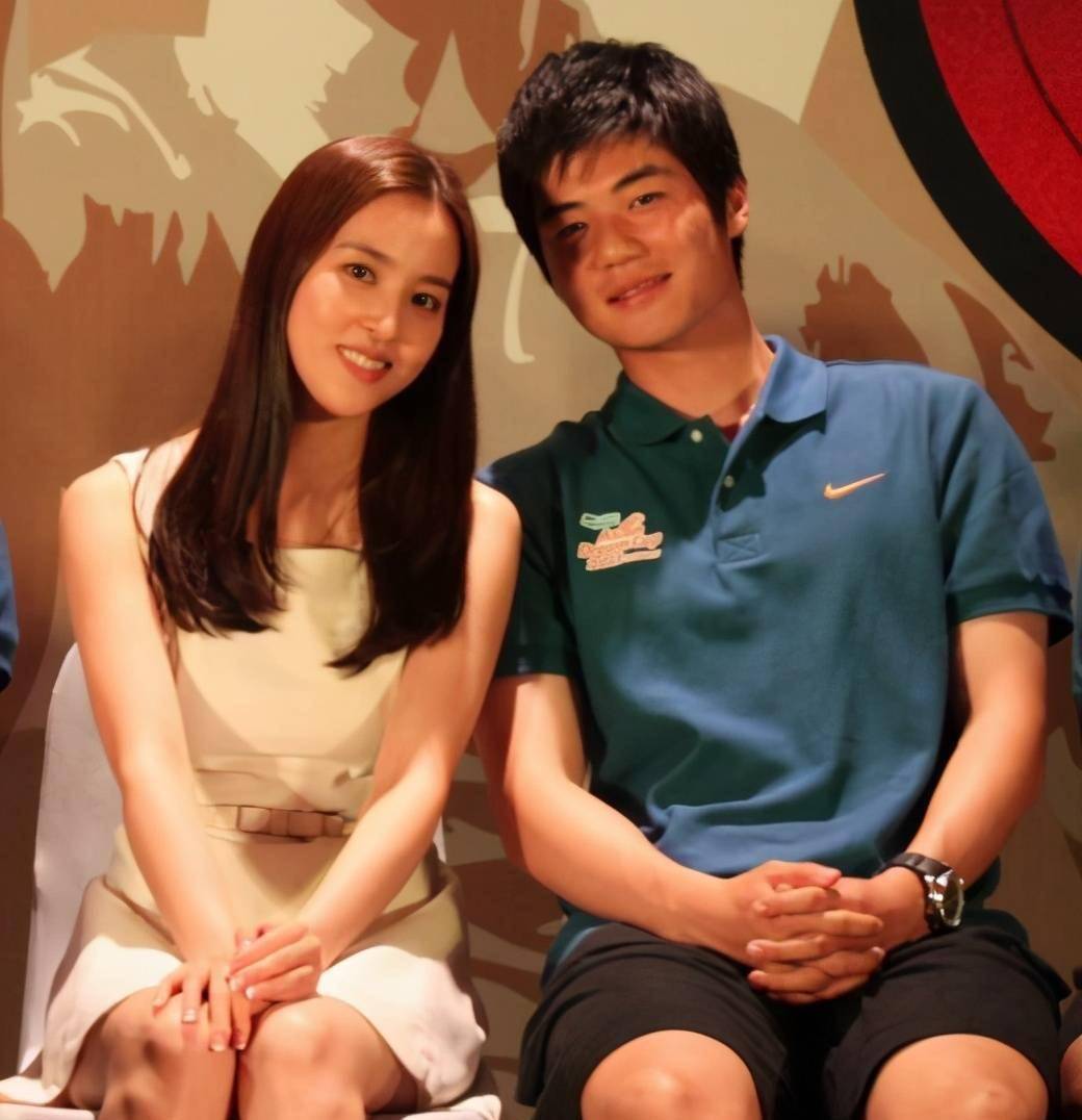 韩惠珍和前男友相恋8年分手,转身嫁给小7岁的韩足老公,育有一孩_生日