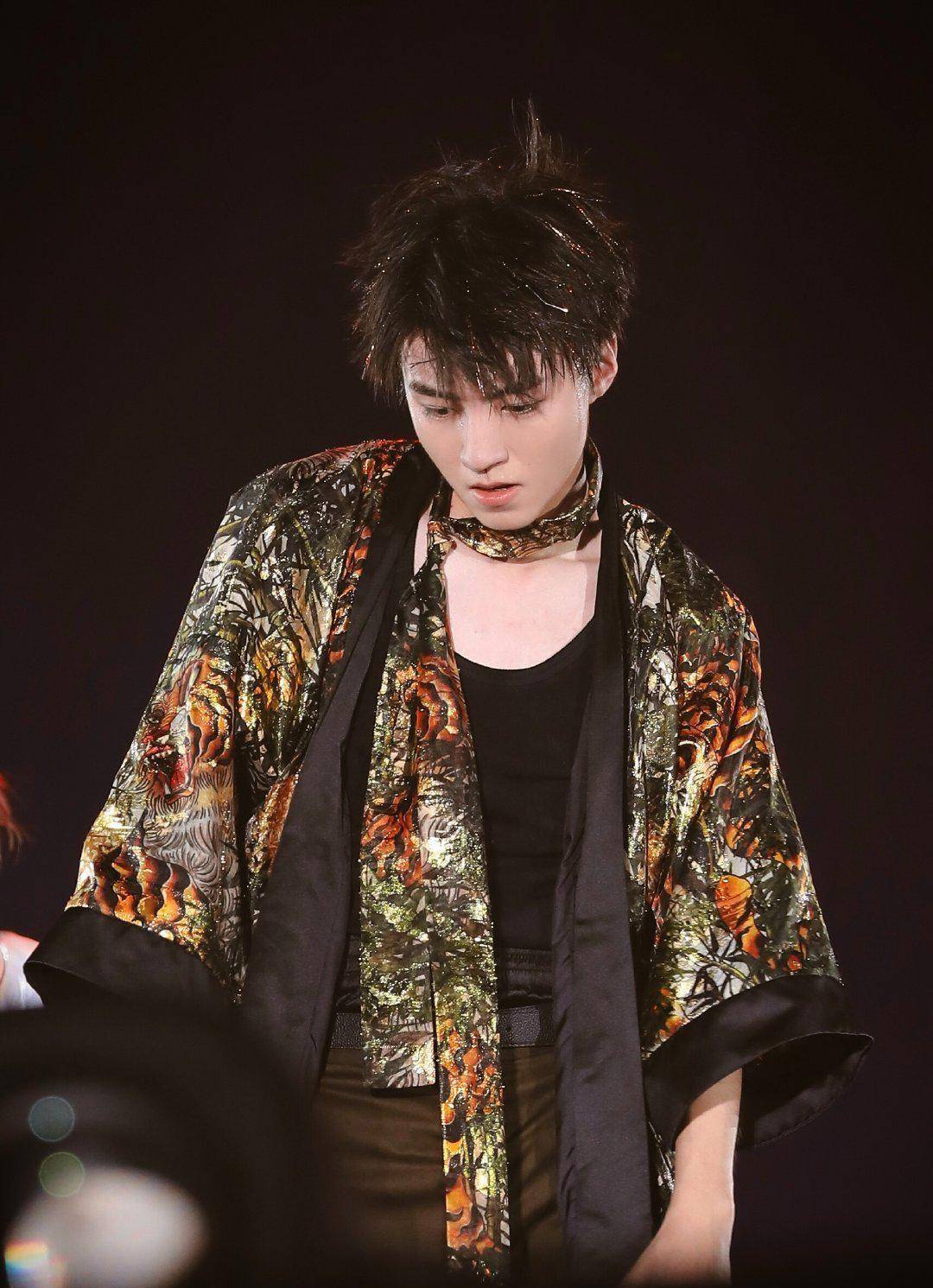 王俊凯脱衣服光着泡温泉,粉丝表示:这是我能免费观看的内容吗?