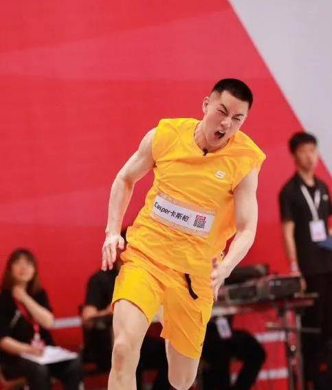 身材抗打,寸头造型加肌肉身材,连蔡依林都看呆了_卡斯柏_腹肌_一大