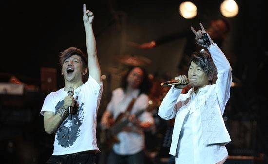 娱乐圈的"单飞不解散":有难可以同担,有福未必能同享_组合_肖央_音乐