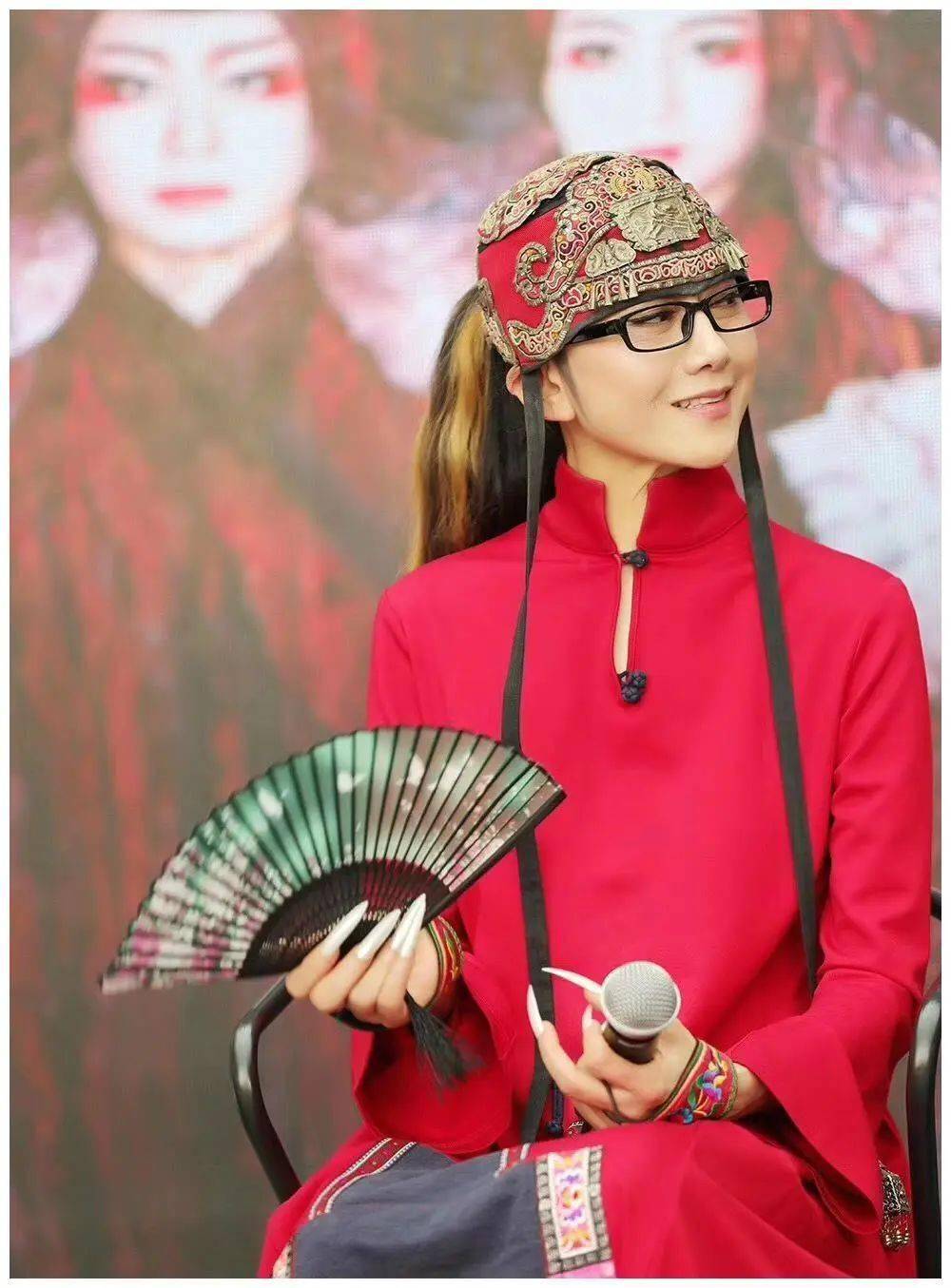 杨丽萍新舞曲《春之祭》赤身裸体引争议,触碰隐私部位惊呆众人!