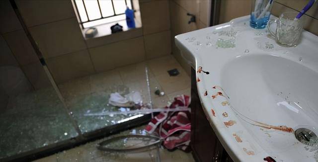 2年前,安徽13岁男孩在浴室用跳绳自杀,生前曾多次百度捆绑方法_小玉