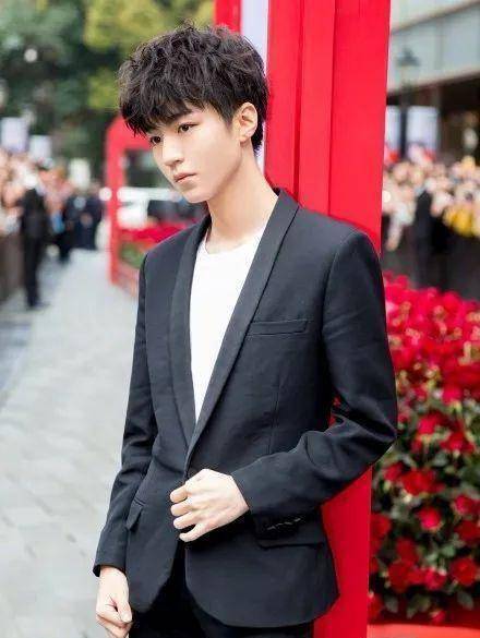 王俊凯出道这六年来的发展还是比较顺利的,王俊凯从出道刚开始的时候