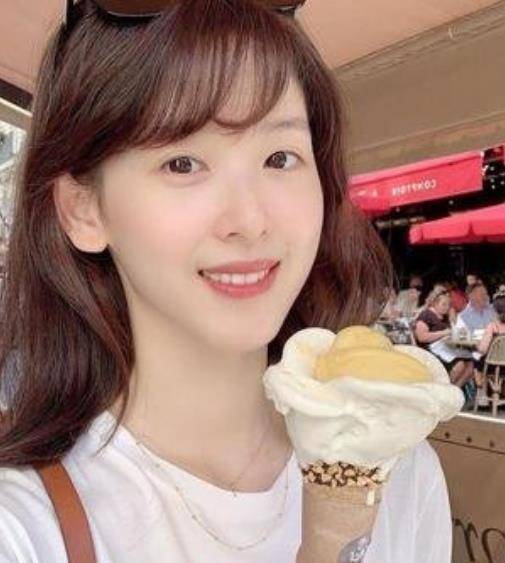 我国十大校花排行出炉,佟丽娅未进前5很意外,清华校花实至名归_大学