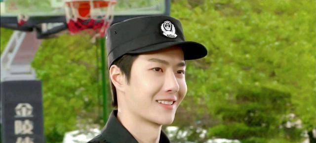 不得不说王一博这个清冽气质跟警察真是绝配,如果不进去娱乐圈,他真有