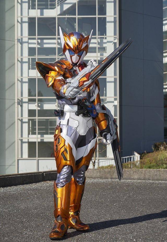 假面骑士圣刃:三骑最终形态调侃图贤人:我可以双持玩二刀流_待遇_后续