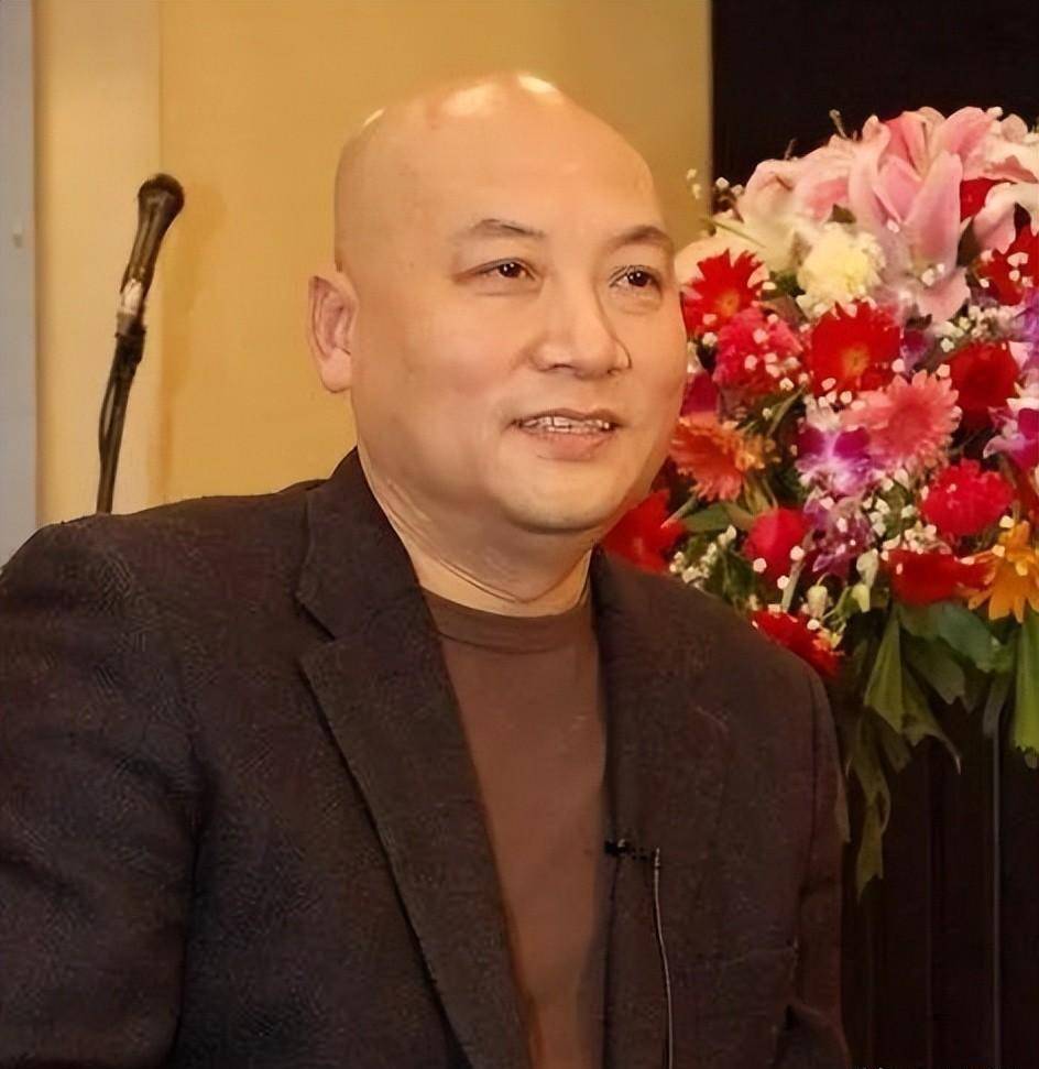 可是迟重瑞却拒绝了这份遗产,他认为钱财是身外之物,而他也不需要这些