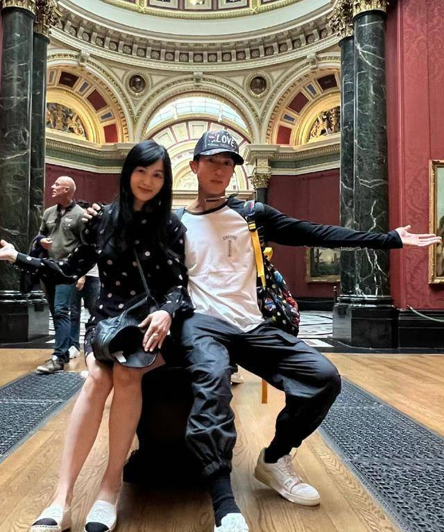 吴尊一家四口周游世界,全家共用一张脸,儿女颜值远胜爸妈_工作_孩子