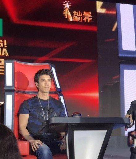 王力宏确认成《中国好声音2019》导师,网友关注焦点是上一季冠军_节目