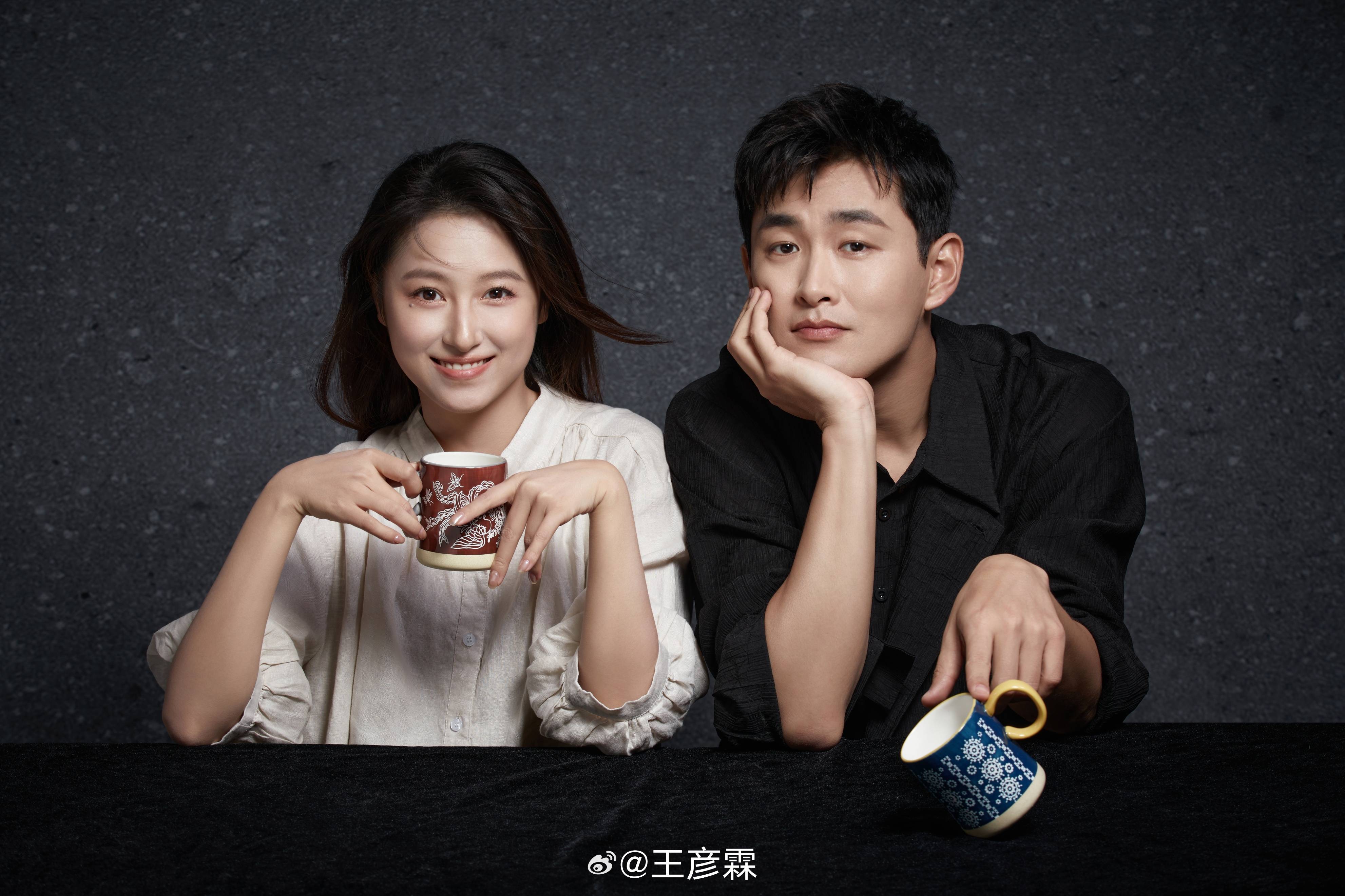 王彦霖生日当天和老婆合照秀恩爱,这两人也太甜了吧!_佳妮_大学_毕业